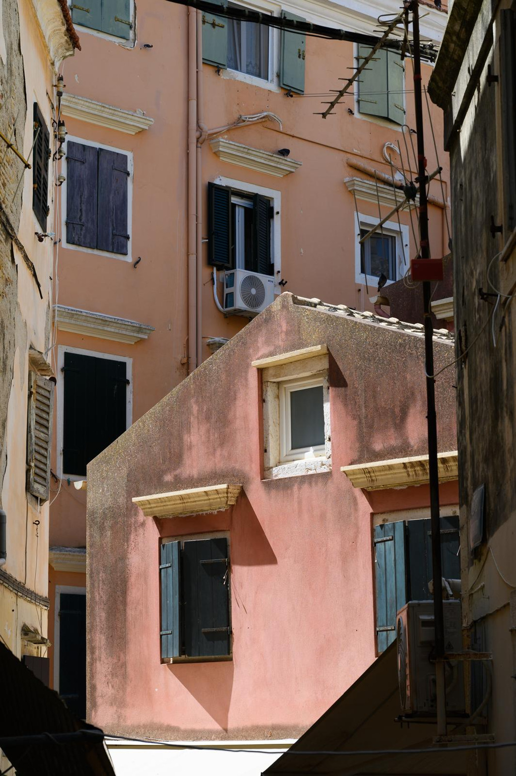 [EN] A Heated Debate in a Heating World: Heat Pumps amid Energy Crisis